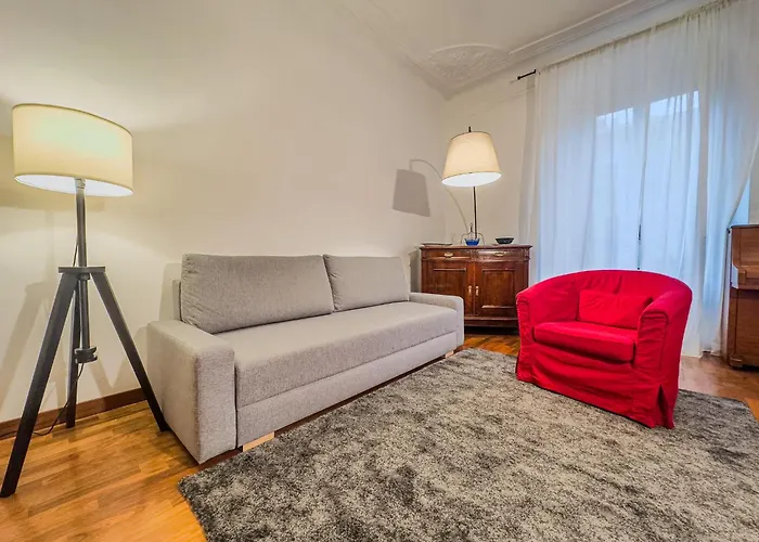 Isola District Milan Apartment